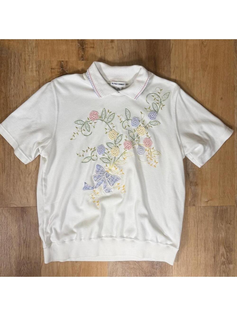 Vintage 90s White Embroidered Floral Polo – Size M